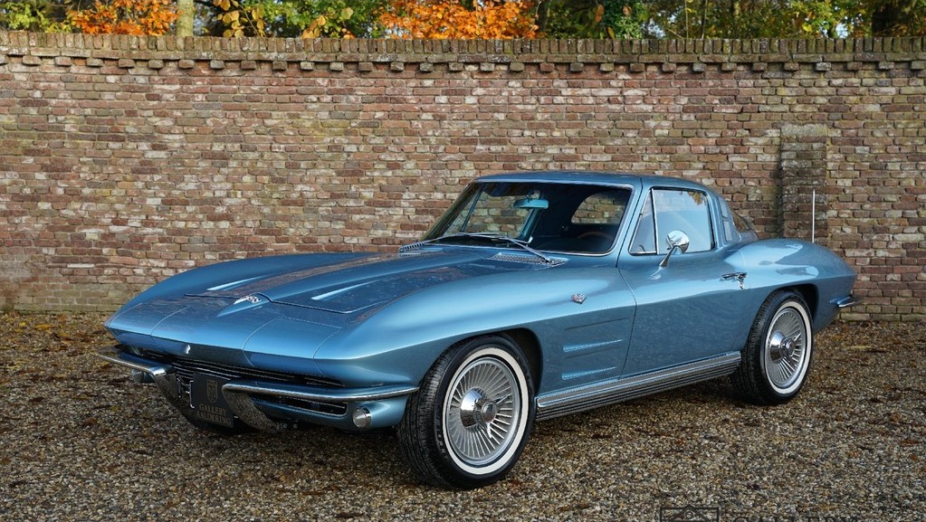 Click to Enlarge-Esc to Close Corvette Generations/C2/C2 1964 Silver Blue Poly.jpg